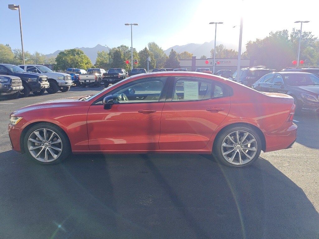 2021 Volvo S60 T5 Momentum photo 4