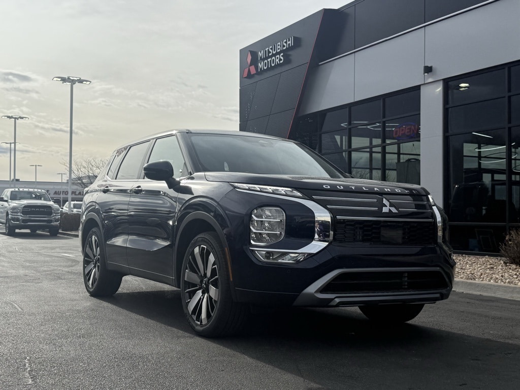 2026 Mitsubishi Outlander SE's photo