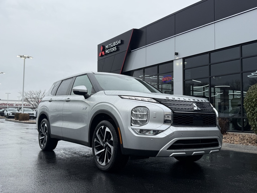 2025 Mitsubishi Outlander Plug-in Hybrid SE's photo