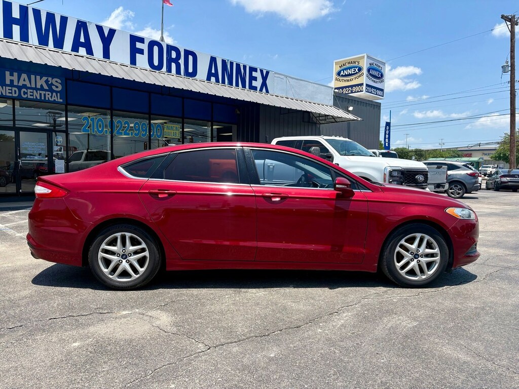 Used 2016 Ford Fusion SE Sedan