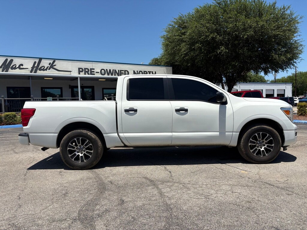Used 2022 Nissan Titan SV Truck Crew Cab