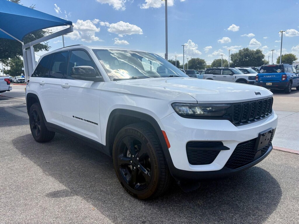 Used 2023 Jeep Grand Cherokee Altitude SUV