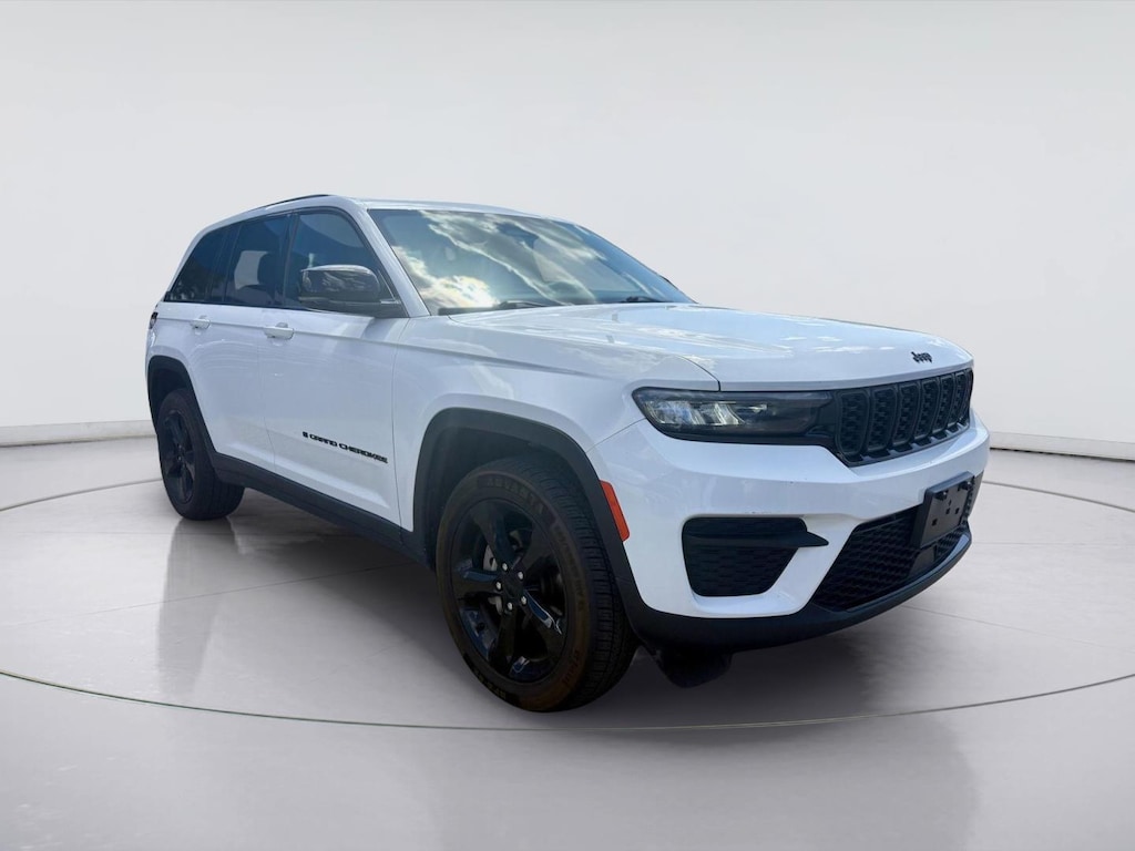 Used 2023 Jeep Grand Cherokee Altitude SUV