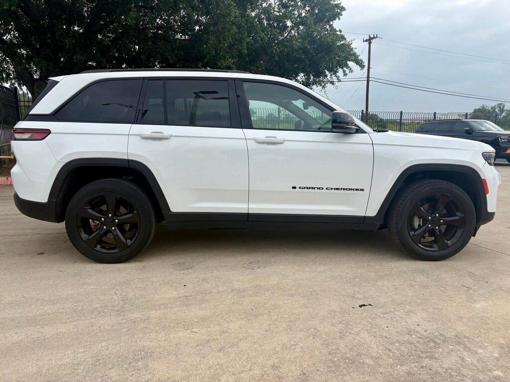 Used 2023 Jeep Grand Cherokee Laredo SUV