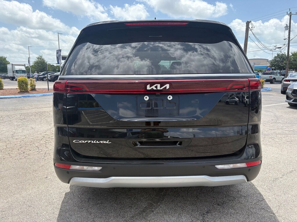Used 2022 Kia Carnival LXS MPV