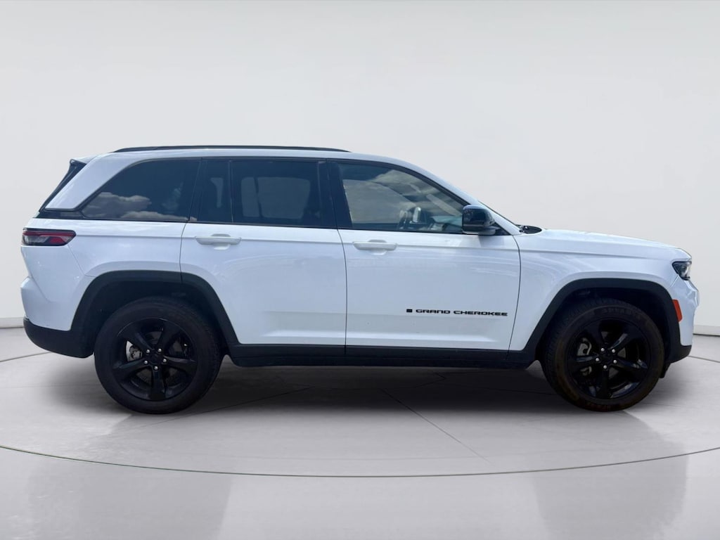 Used 2023 Jeep Grand Cherokee Altitude SUV
