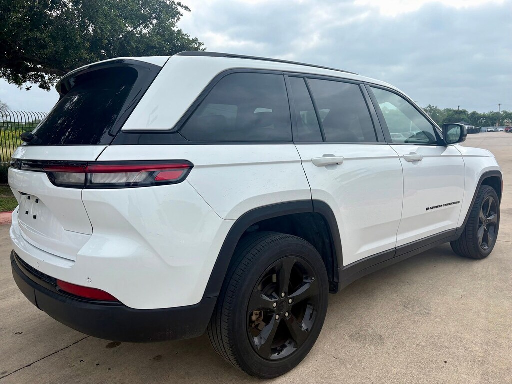 Used 2023 Jeep Grand Cherokee Laredo SUV