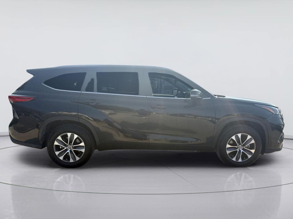 Used 2023 Toyota Highlander XLE SUV