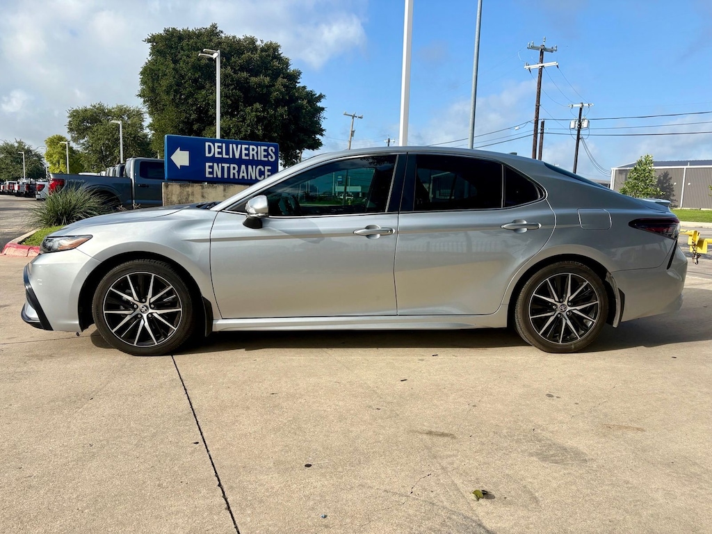 Used 2023 Toyota Camry SE Sedan