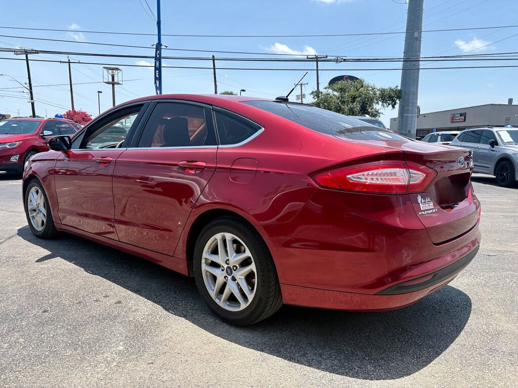 Used 2016 Ford Fusion SE Sedan
