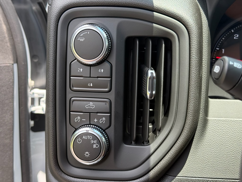 2025 GMC Sierra 2500HD Pro - Photo 15