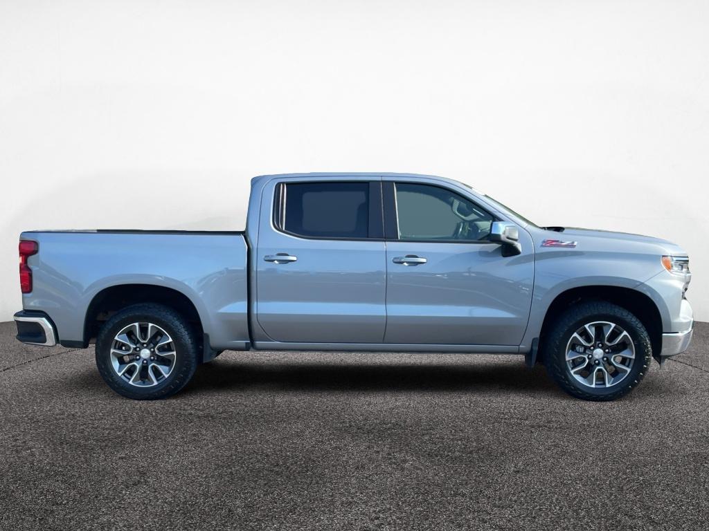 Used 2024 Chevrolet Silverado 1500 LT with VIN 1GCUDDED5RZ135296 for sale in Little Rock