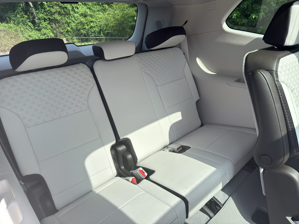 2026 GMC Acadia Denali - Photo 22