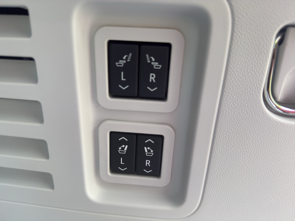 2026 GMC Acadia Denali - Photo 26