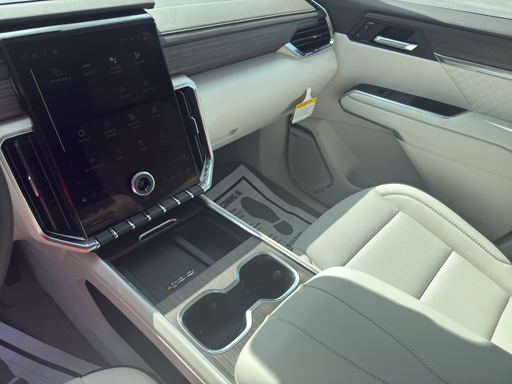 2026 GMC Acadia Denali - Photo 13