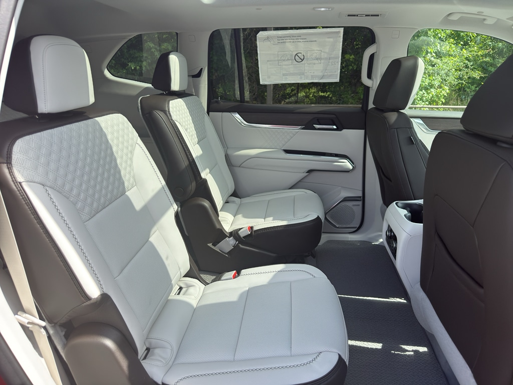 2026 GMC Acadia Denali - Photo 21