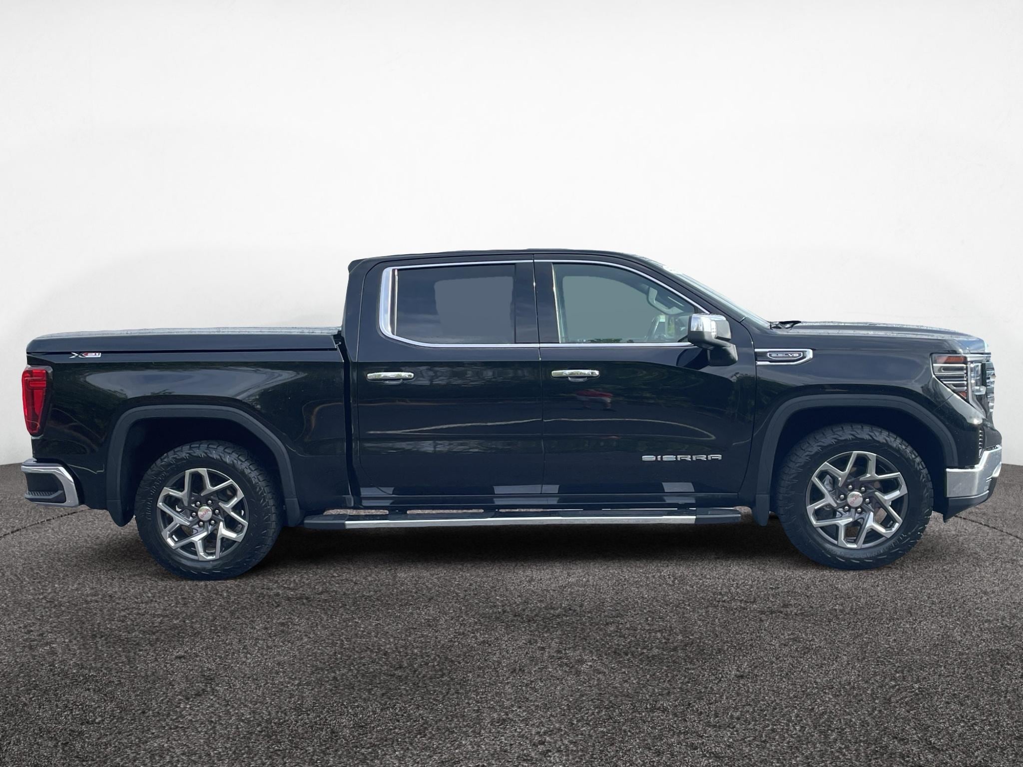 Used 2023 GMC Sierra 1500 SLT with VIN 3GTUUDED2PG235076 for sale in Little Rock