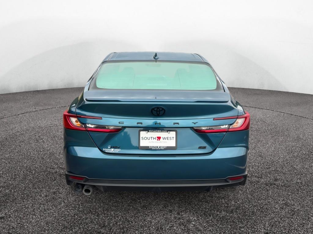 2025 Toyota Camry Hybrid SE photo 4