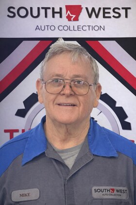 Staff member Mike Davis from 32ef0433082f