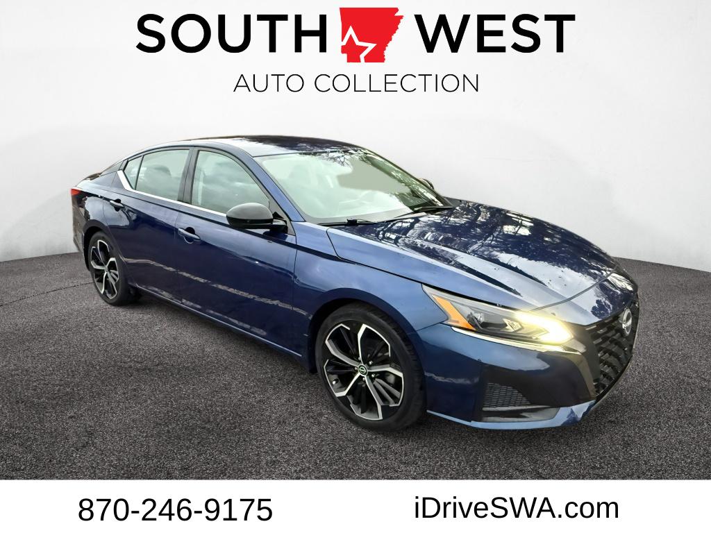 2024 Nissan Altima SR's photo