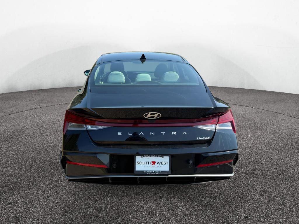 2024 Hyundai Elantra Limited photo 3