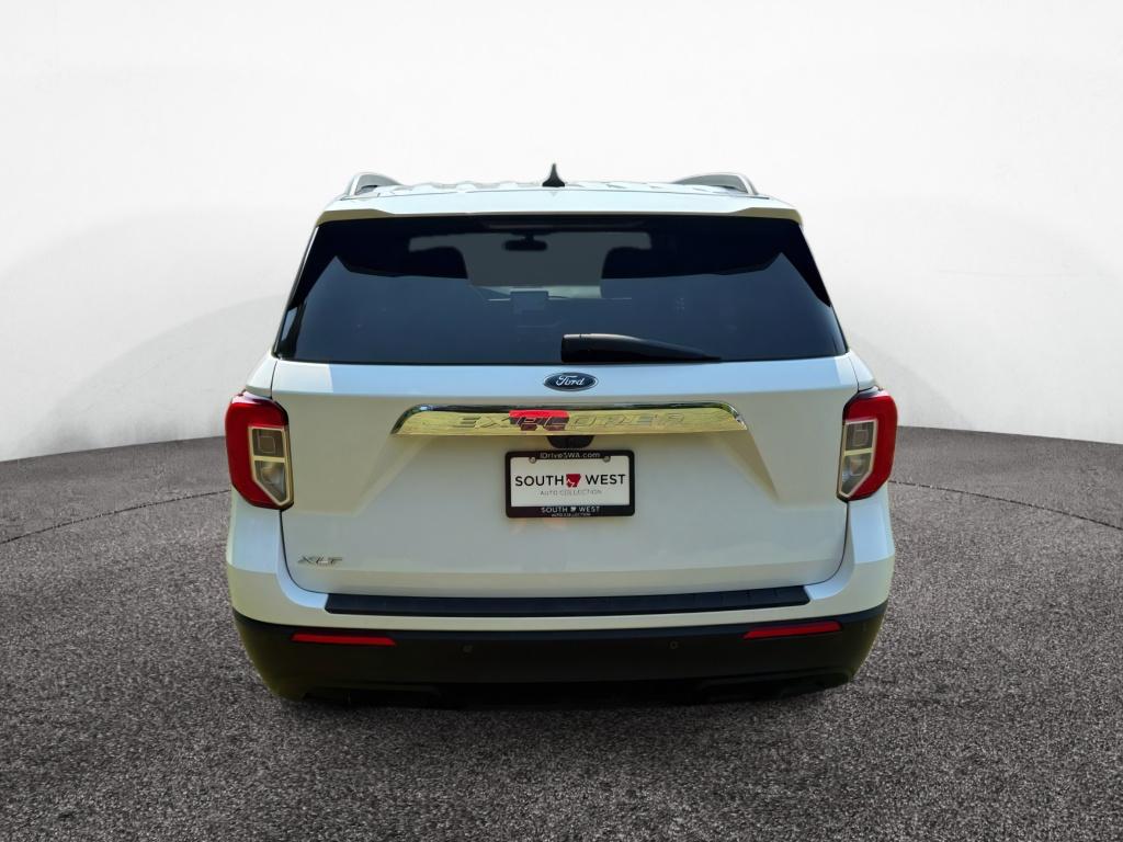2023 Ford Explorer XLT photo 3