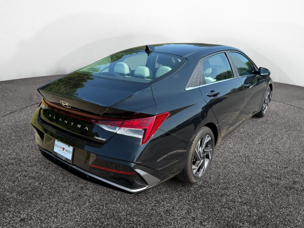 2024 Hyundai Elantra Limited photo 4