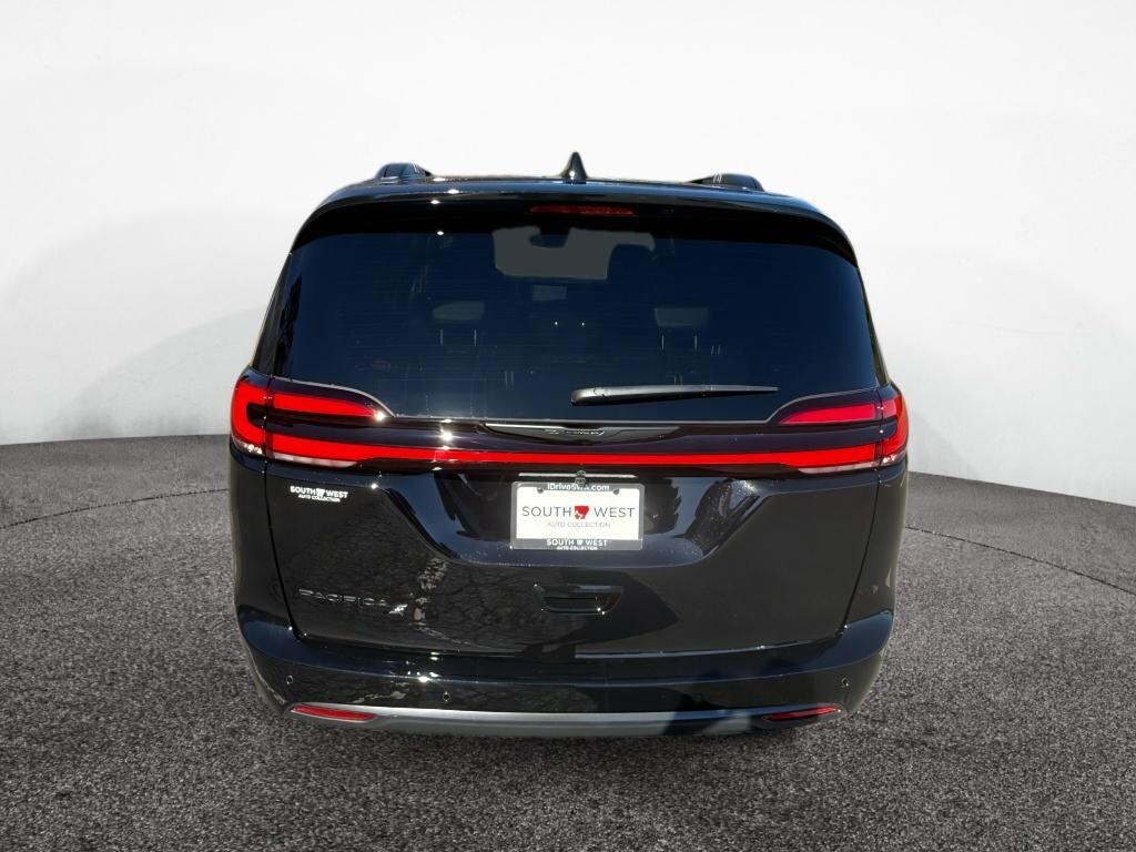 New 2026 Chrysler Pacifica SELECT Passenger Van