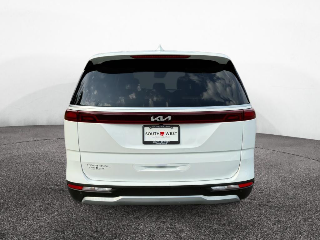 2024 Kia Carnival LX photo 4
