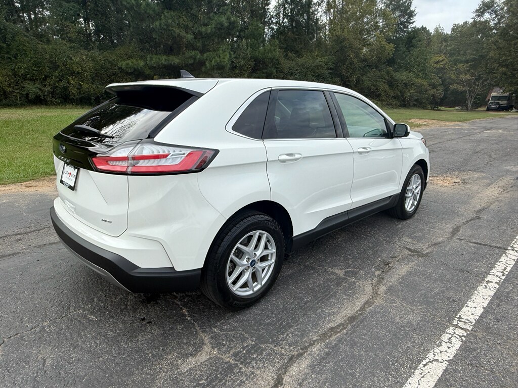2022 Ford Edge SEL photo 3