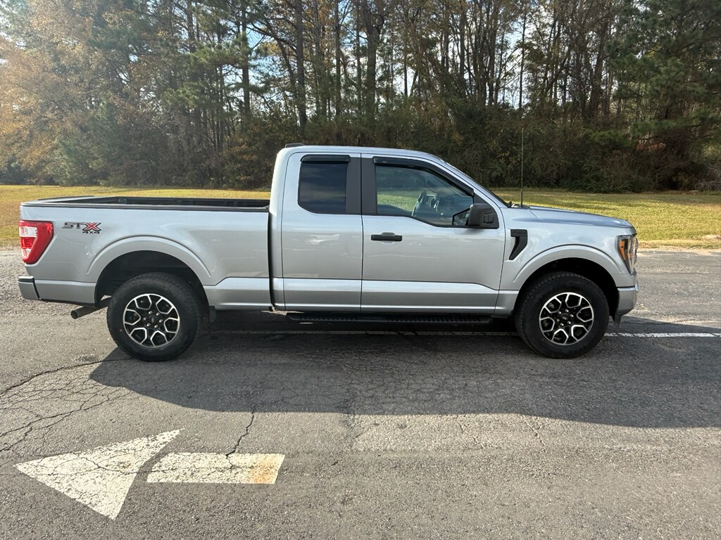 2023 Ford F-150 XL photo 2