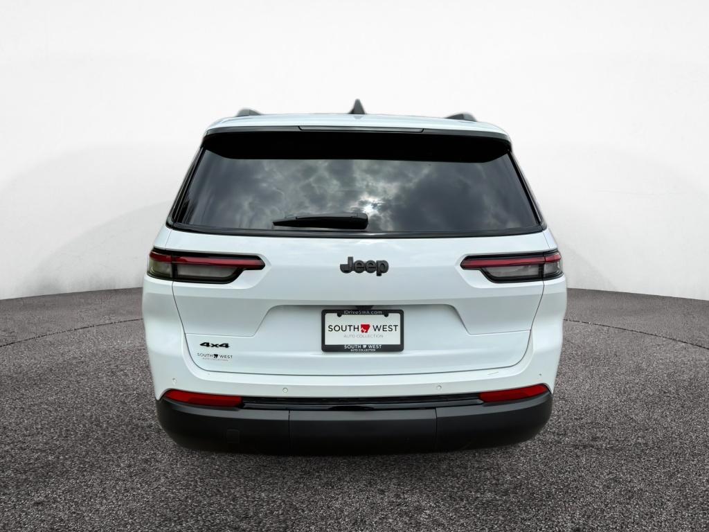 2025 Jeep Grand Cherokee Altitude photo 4
