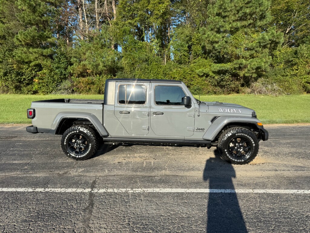 2023 Jeep Gladiator Willys photo 2