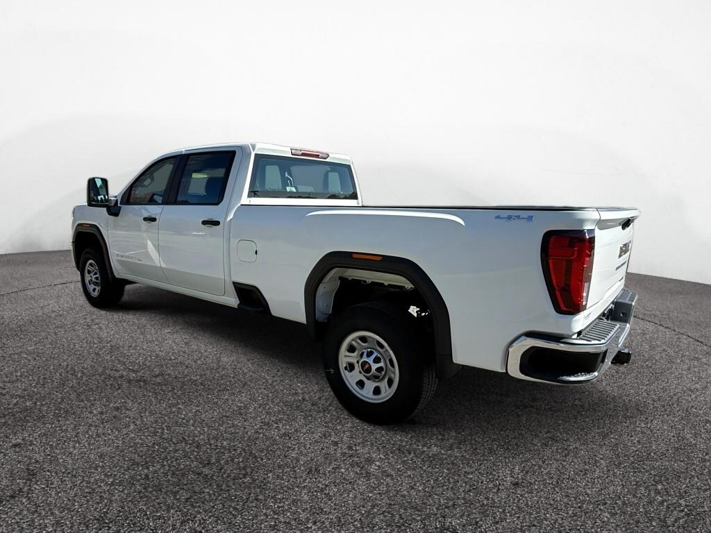 Used 2025 GMC Sierra Pro Crew Cab