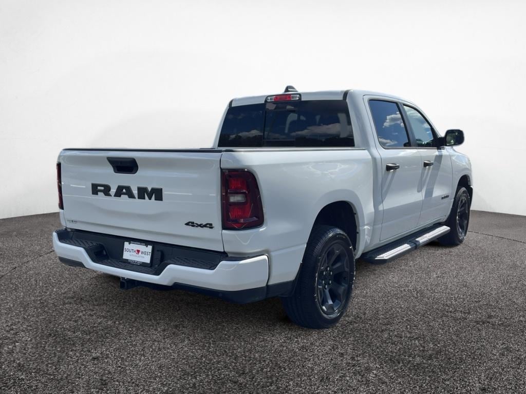 New 2026 Ram 1500 EXPRESS CREW CAB 4X4 5'7 BOX Pickup