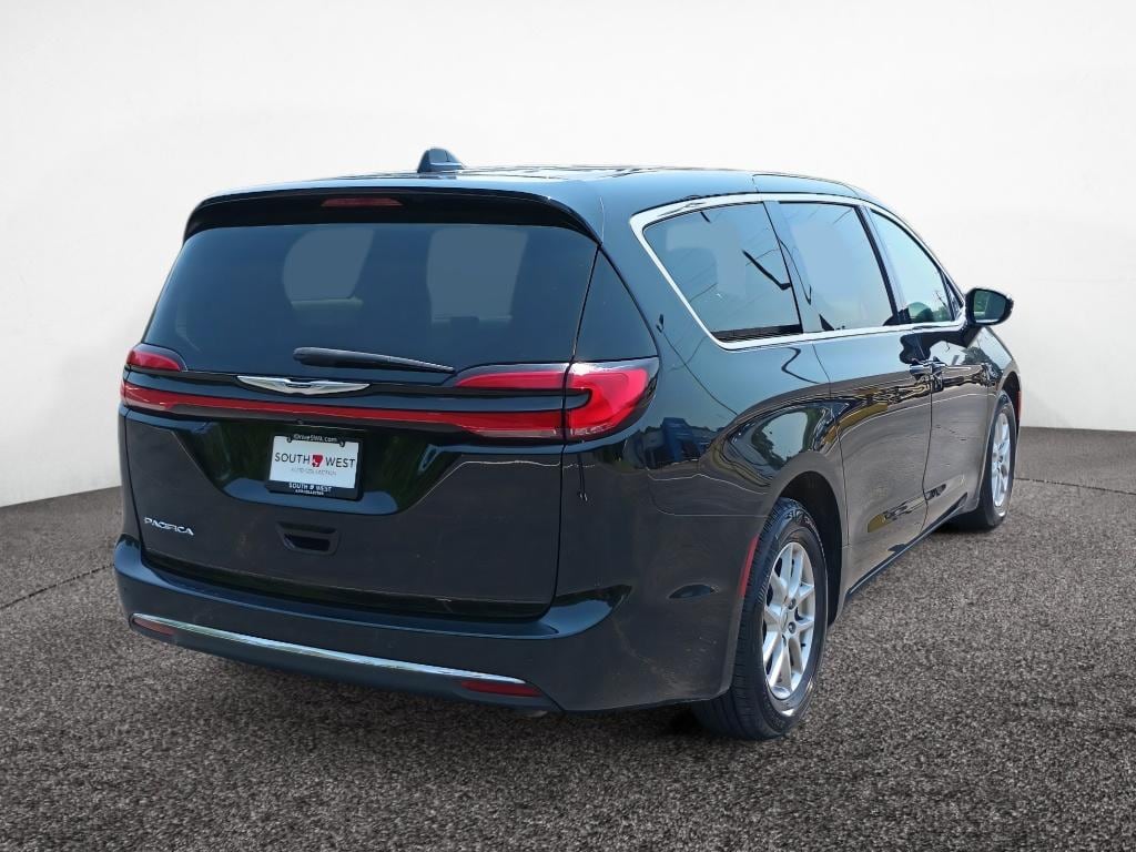 Used 2024 Chrysler Pacifica Touring L Passenger Van