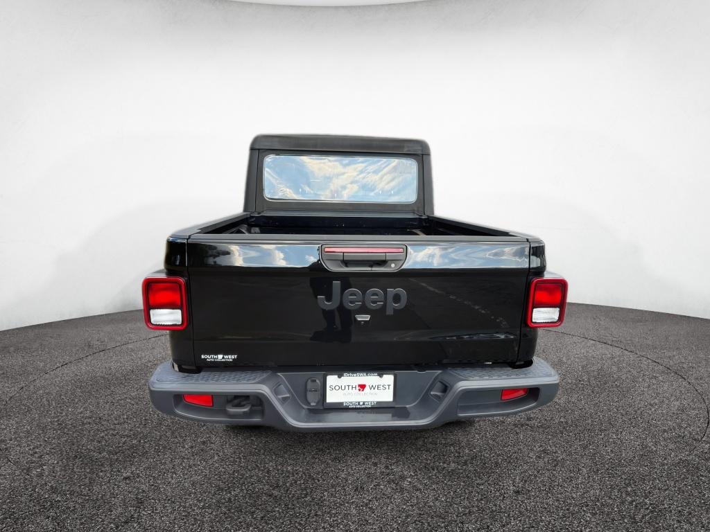 2022 Jeep Gladiator Sport photo 4