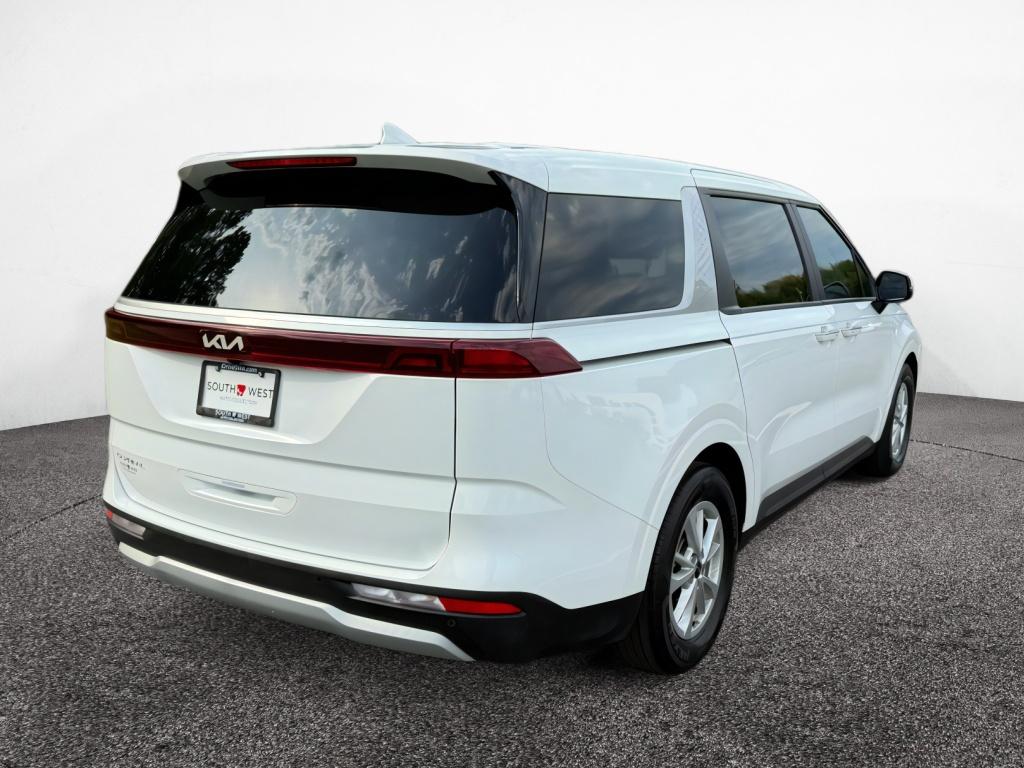 2024 Kia Carnival LX photo 3
