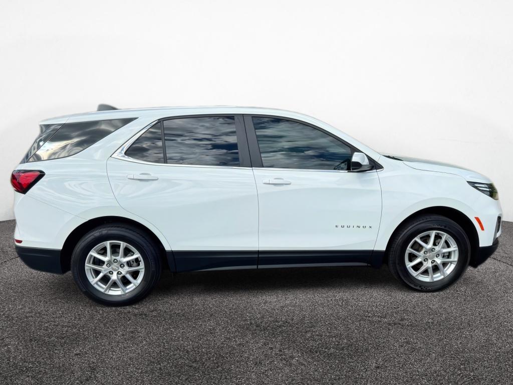 2023 Chevrolet Equinox LT photo 2