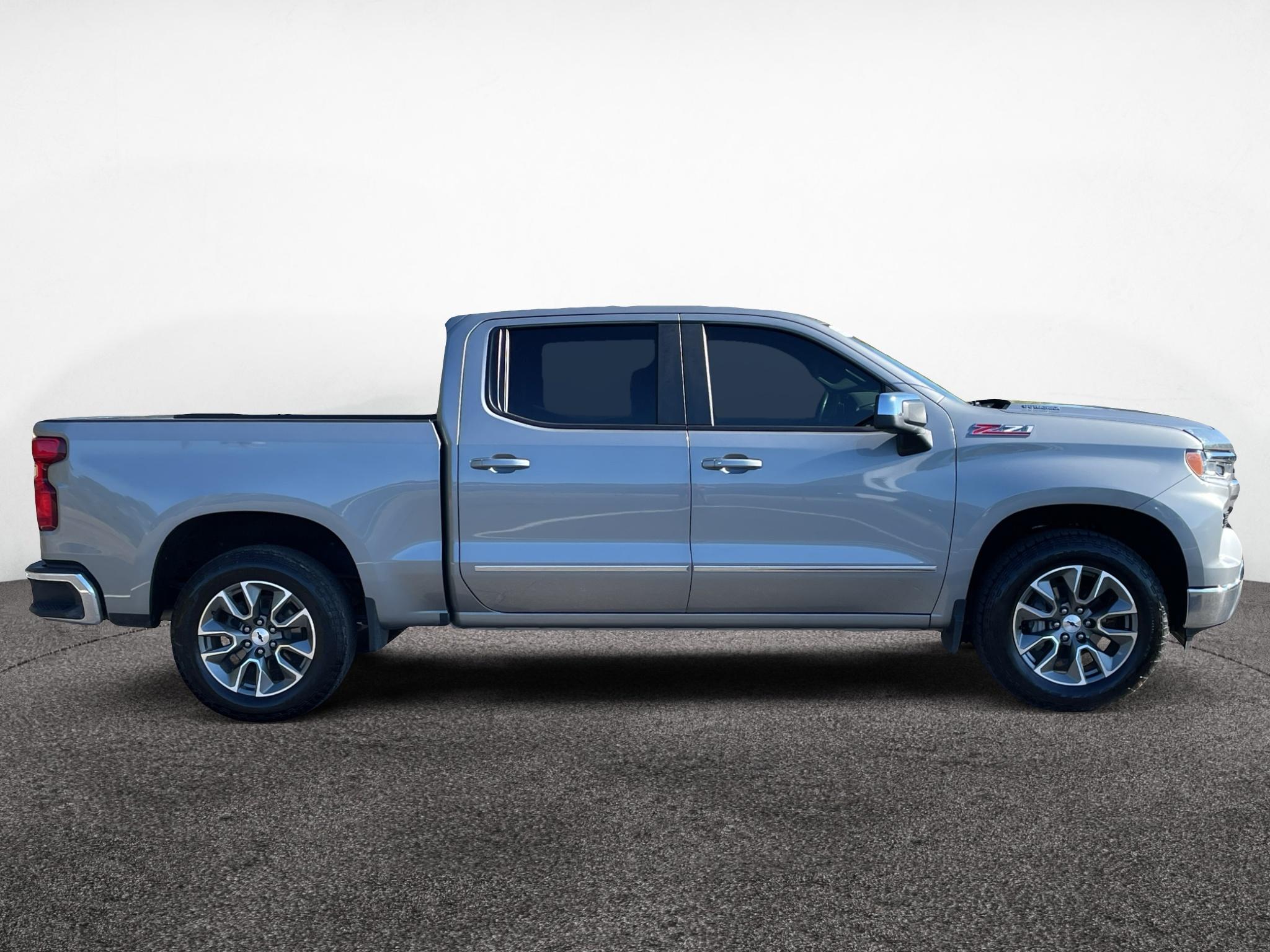 Used 2024 Chevrolet Silverado 1500 LT with VIN 1GCUDDE8XRZ201294 for sale in Little Rock