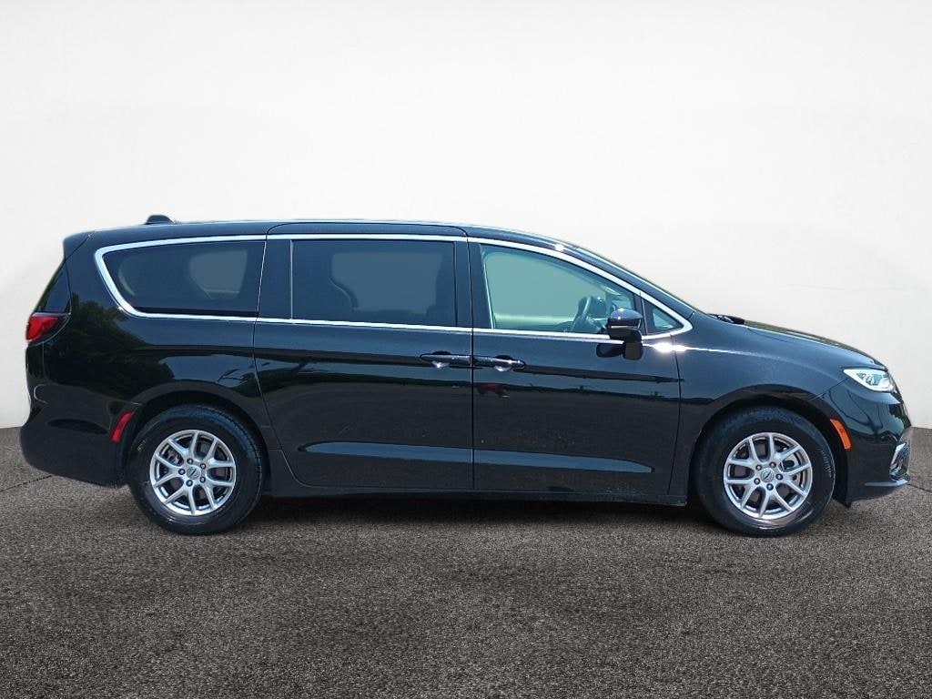Used 2024 Chrysler Pacifica Touring L Passenger Van
