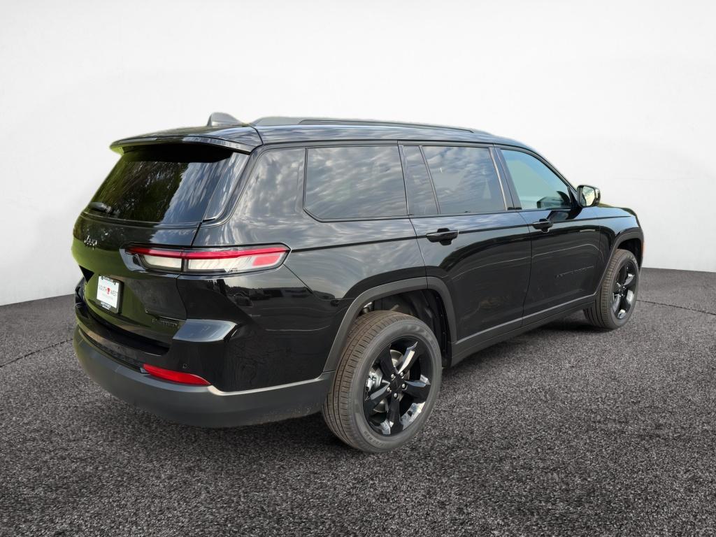 2025 Jeep Grand Cherokee Limited photo 2