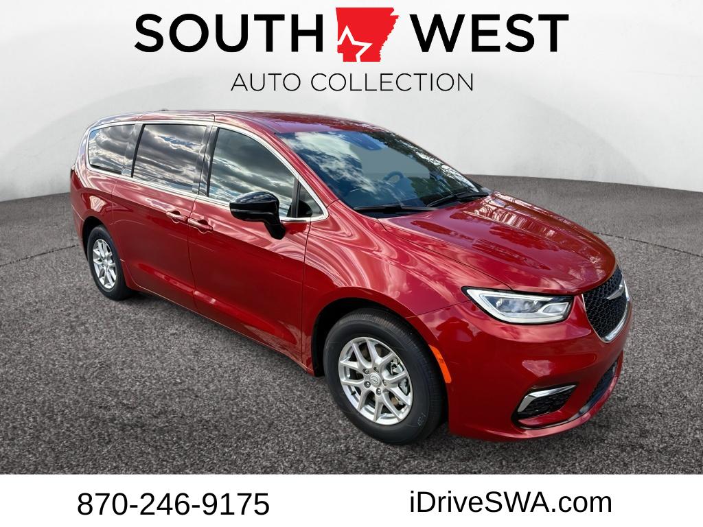 2026 Chrysler Pacifica Select's photo