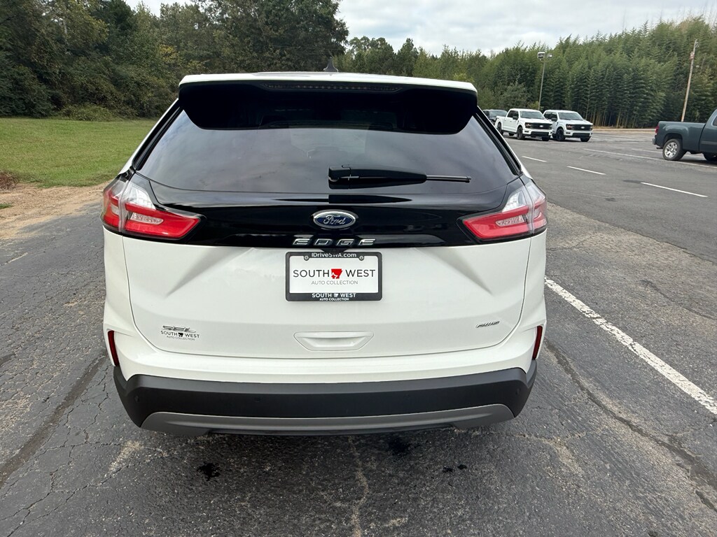 2022 Ford Edge SEL photo 4