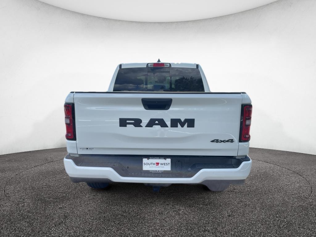 New 2026 Ram 1500 EXPRESS CREW CAB 4X4 5'7 BOX Pickup