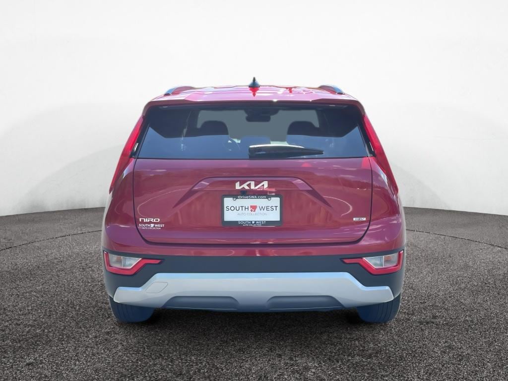 Used 2025 Kia Niro LX SUV