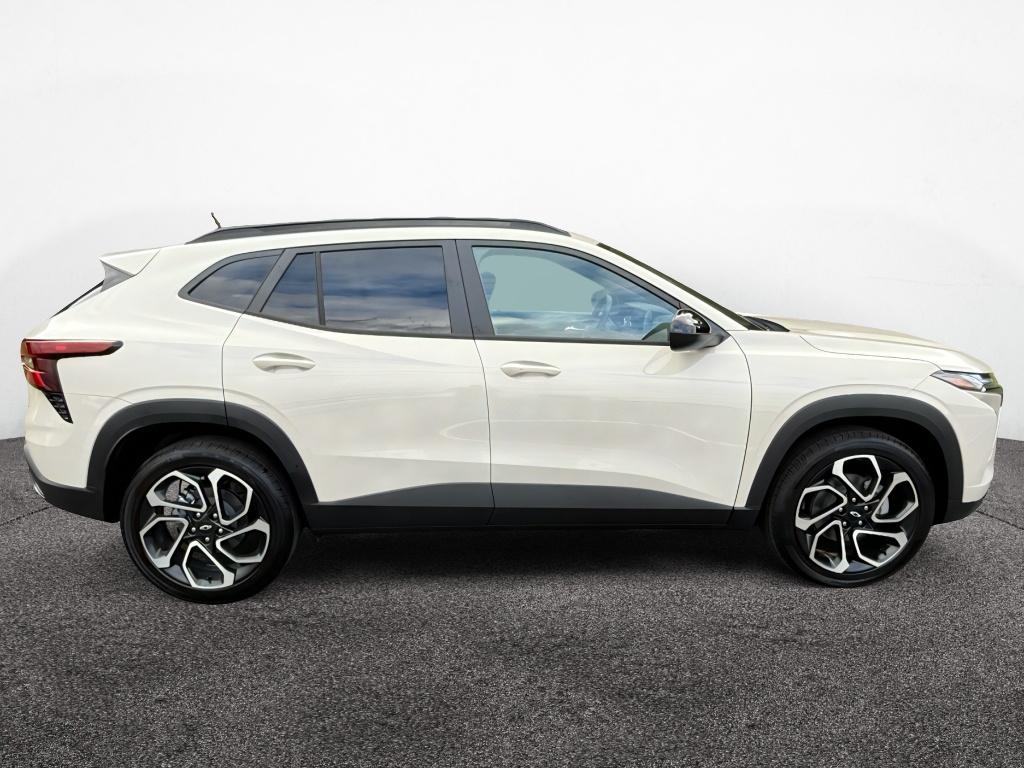 2026 Chevrolet Trax photo 2