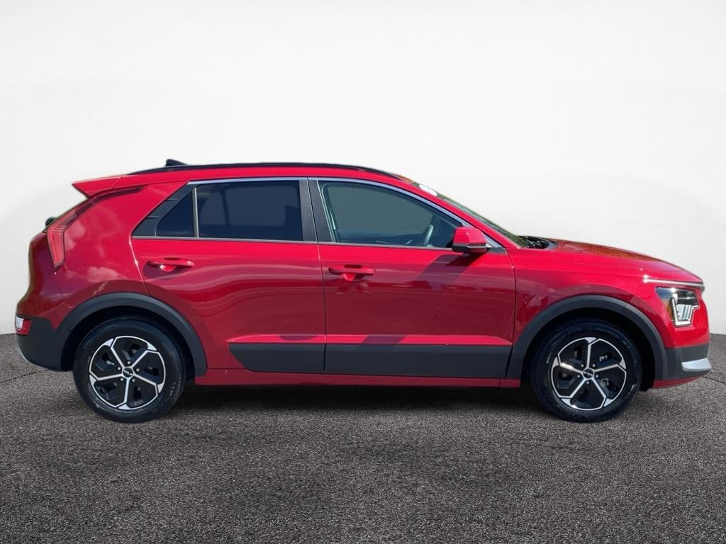 Used 2025 Kia Niro LX SUV