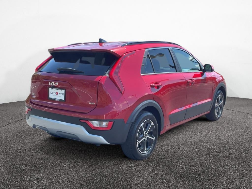 Used 2025 Kia Niro LX SUV