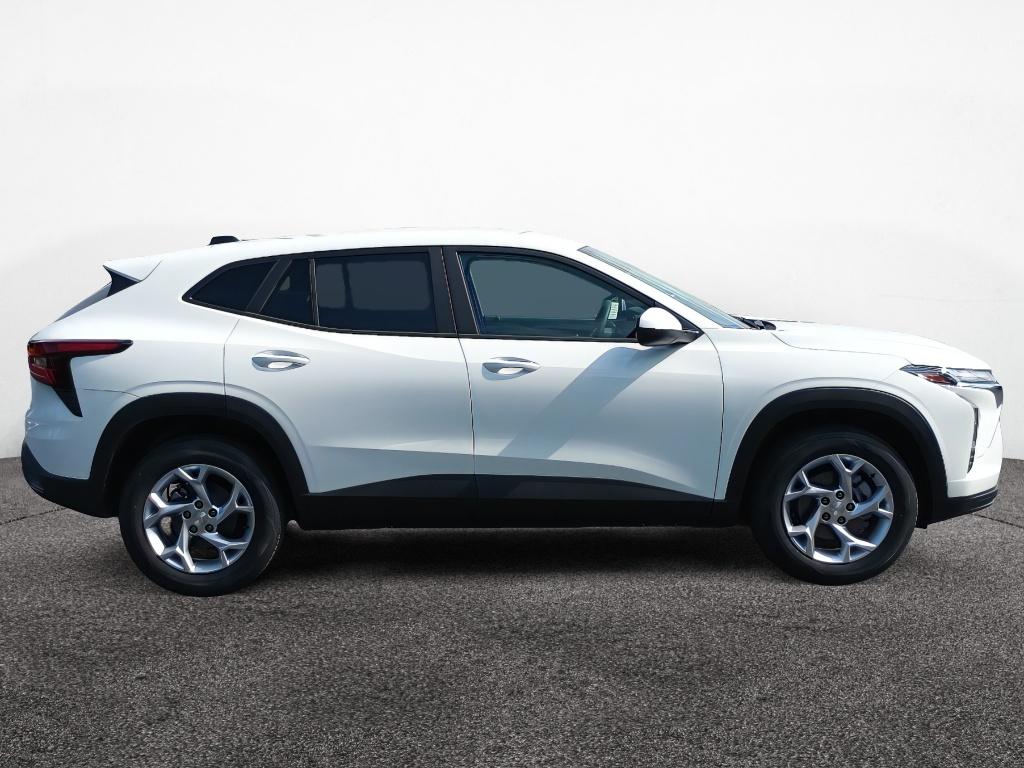 2026 Chevrolet Trax LS - Photo 2